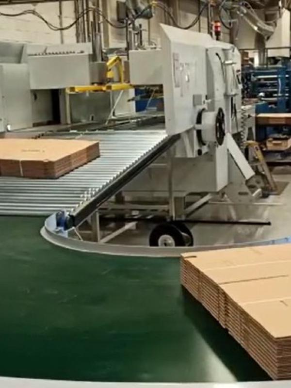 R150 Curved Conveyor in the Cardboard Industry