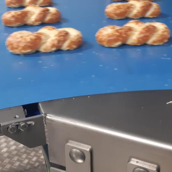 Transport van broodjes met bochtband Type BMK