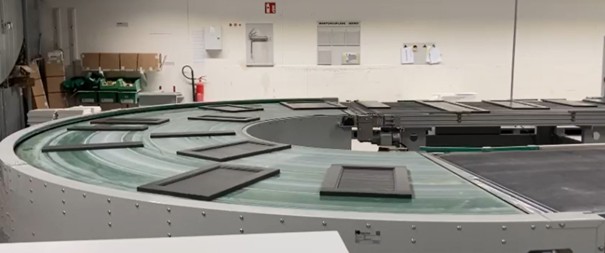 Optimieren Sie Ihre Produktionslinie: 9 entscheidende Tipps für den Einsatz von Kurvenförderern