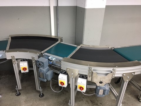 Curved conveyor in the packaging industry