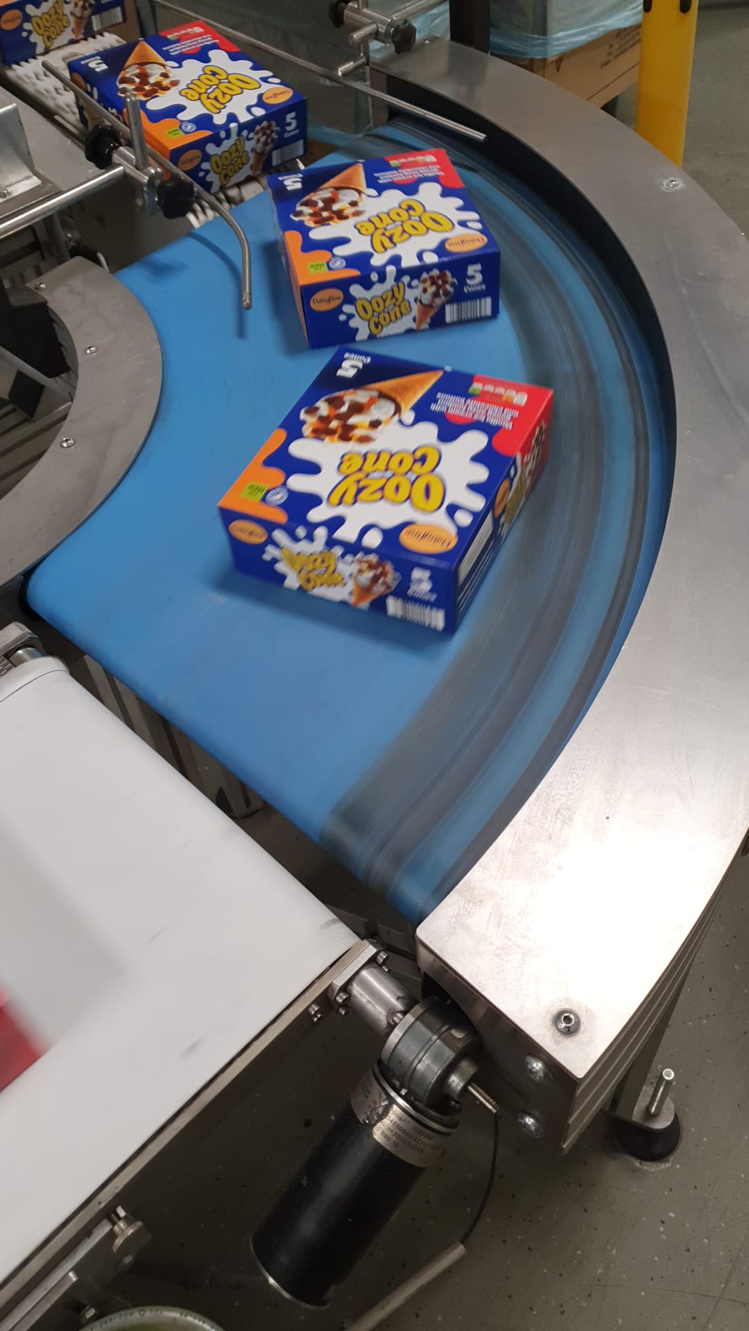 Curved conveyors in the packaging industry