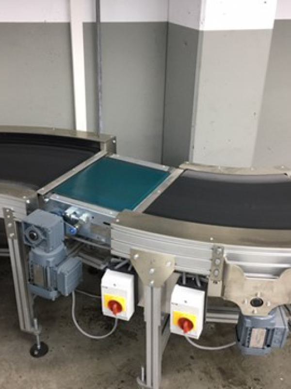 Curved conveyor in the packaging industry