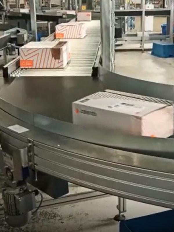 KDC curved belt in logistics