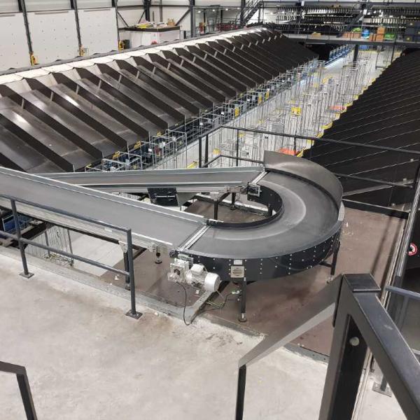 Logistic application with curved belt Type R