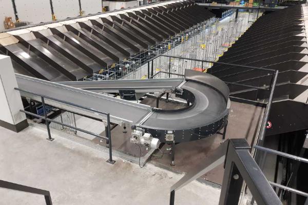 Logistieke toepassing met bochtband Type R