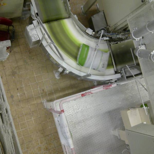 Transport of bags on a curved conveyor Type R
