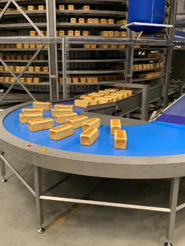 Transport of bread with a curved belt Type BMK