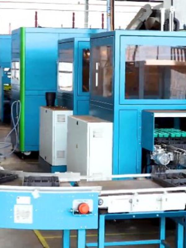 Transport of trays through a round conveyor Type R